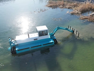 مركبة برمائية لتنظيف مياه البحار والأنهار