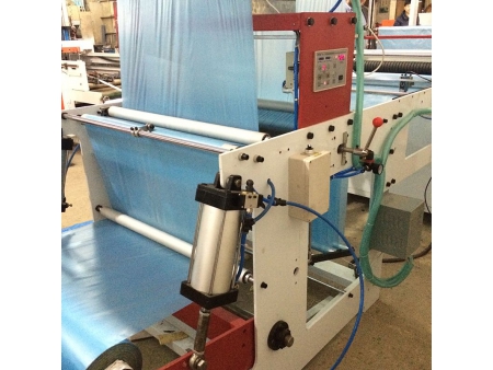 ماكينة إنتاج أكياس قمامة كبيرة الحجم أوتوماتيكية بالكامل (لإنتاج أكياس قمامة على لفة بدون قلب) Automatic Coreless Bag on Roll Making Machine