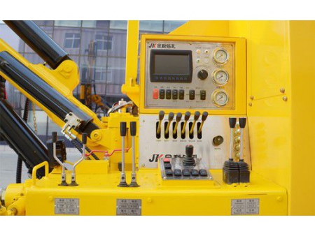 جهاز الحفر الهيدروليكي المجنزر المدمج/ حفار هيدروليكي على جنزير، سلسلة JK690 Integrated Hydraulic Crawler Mounted DTH Drilling Rig