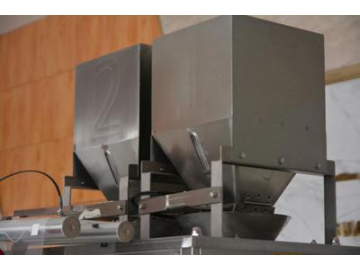 ماكينة تعبئة وتغليف الشاي في كيس هرمي (ماكينة تعبئة وتغليف رأسية MK-SJB)                   Pyramid Tea Bag Packaging Machine (VFFS Machine)