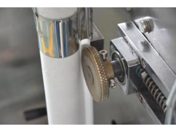 ماكينة تعبئة وتغليف الحبيبات بنظام حجمي (ماكينة تعبئة رأسية حجمية MK-388KM)                   Granules Packaging Machine (VFFS Machine)