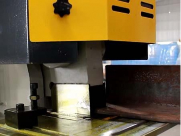 ماكينة ثني وتقطيع وتخريم الألواح المعدنية  Metal Ironworker