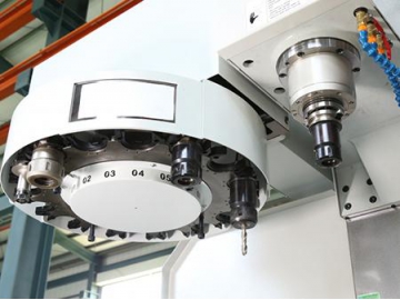 ماكينة فريزة CNC (خدمة شاقة)  CNC Milling Machine