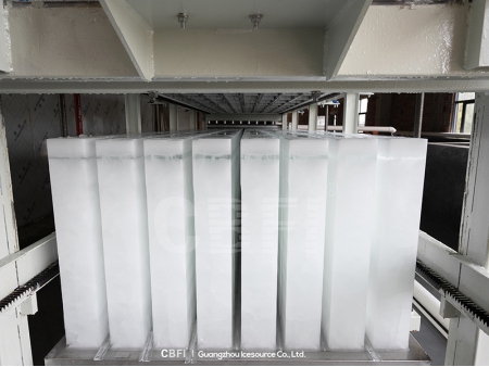 آلة إنتاج كتل الثلج الصناعي للتبريد المباشر، سعة 10 طن (لأحد العملاء في Maoming في العام 2021)