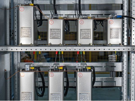 جهاز الفصل والوصل منخفض الجهد (قاطع كهربائي منخفض الفولتية/ مفتاح الجهد المنخفض) Low Voltage Switchgear