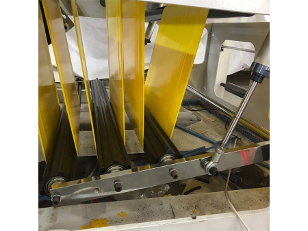 ماكينة أوتوماتيكية لصنع أكياس تسوق بلاستيكية مع مقبض حلقة Automatic Side Seal Loop Handle Bag Making Machine