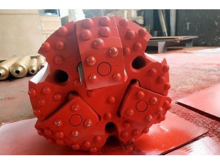 لقمة حفر ذات قواطع مسننة (ذات كتل قابلة للفصل) Concentric Casing System (Blocks)