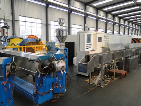 خط بثق العازل المتشابك للكابلات الكهربائية  Crosslinked Insulation Extrusion Line