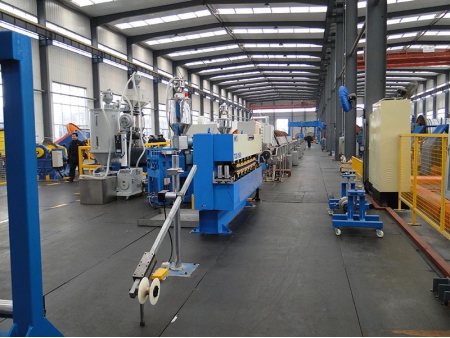 خط بثق العازل المتشابك للكابلات الكهربائية  Crosslinked Insulation Extrusion Line