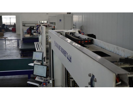 ماكينة CNC لقطع الفوم، V6 (آلة CNC للقطع المحيطي للفوم بشفرة قطع رأسية)