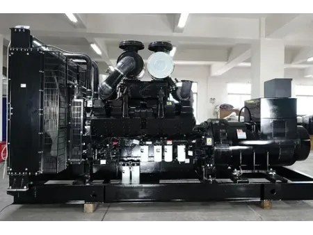 مولد كهرباء ديزل بمحرك أمريكي نوع كامينز (القدرة: من 600 إلى 800 كيلووات) 600-800kW Diesel Generator Set
