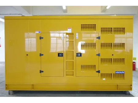 مولد كهرباء ديزل بمحرك أمريكي نوع كامينز (القدرة: من 600 إلى 800 كيلووات) 600-800kW Diesel Generator Set