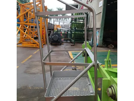 رافعة برجية برأس مسطح وذراع أفقي (لمهام الرفع في أعمال البناء وتشييد الجسور)