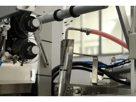 ماكينة تعبئة وتغليف المواد السائلة في أكياس  Liquid Packaging Machine