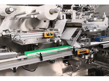 خط إنتاج مناديل مبللة (عبوة 30 إلى 120 منديل/ علبة) Fully Automatic Wet Wipes Packaging Machine with Automatic Splicing