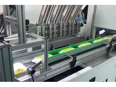 ماكينات وضع أغطية علب المناديل المبللة Lid Applicator Machine
