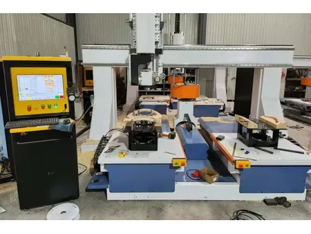 مخرطة خشب ذكيةCNC متطورة بخمسة محاور وطاولتين مزدوجتين (لتعزيز الإنتاجية والدقة) (لأعمال النجارة وتصنيع أثاث الخشب الصلب والديكور بكفاءة ودقة عالية)  Double Table 5 Axis CNC Wood Lathe