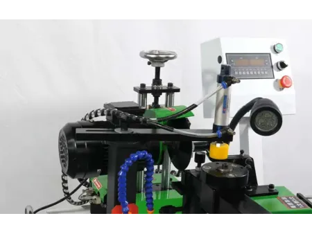 ماكينة سنّ شفرة المنشار (ريشة المنشار) الدائرية لآلات النجارة، ماكينة سن كساتير Circular Saw Blade Grinding Machine