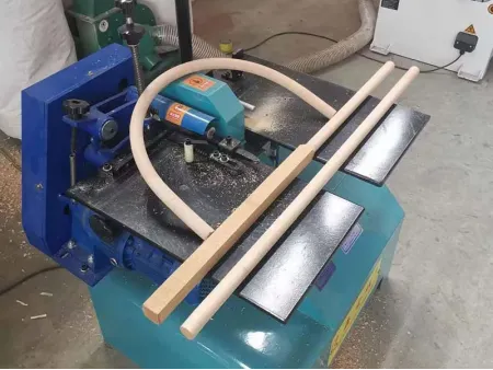 ماكينة معالجة القضبان الخشبية المربعة وتحويلها إلى دائرية Round Rod Milling Machine
