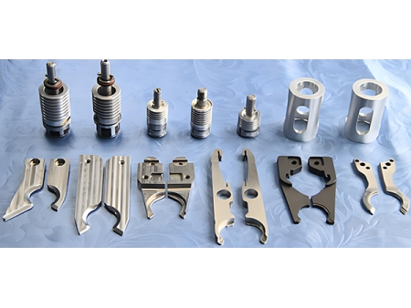 قطع غيار قوالب وآلات التشكيل بالنفخ Spare Parts for Blow Molds and Blow Molders