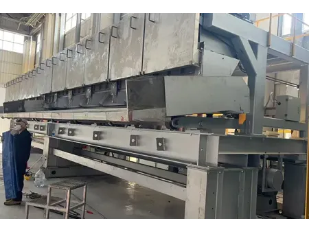 نظام تغذية فرن الصهر بالمواد الخام (التغذية بشكل دفعات)  Batch Charger (Glass Furnace Feeder)