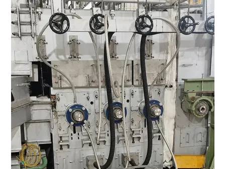 حجرة النقل المغلق مع رولر رفع الزجاج (نقل الزجاج إلى نفق التلدين) Dross Box (with Lift-Out Roller)