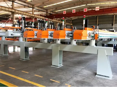 ماكينة تقطيع الزجاج الأوتوماتيكية (القطع الطولي والعرضي بدقة عالية للألواح الزجاجية المسطحة) Glass Cutting Machine