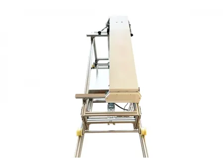 جهاز روبوت تنظيف الألواح الشمسية (روبوت نوع متحرك على مسار ثابت) Automatic Solar Panel Cleaning Robot (Rail Type)