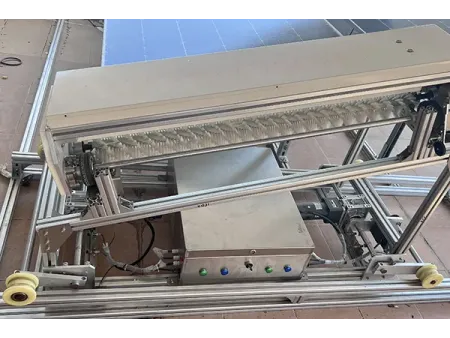 جهاز روبوت تنظيف الألواح الشمسية (روبوت نوع متحرك على مسار ثابت) Automatic Solar Panel Cleaning Robot (Rail Type)
