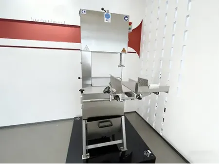 منشار تقطيع لحوم بقاعدة أرضية Floor-Standing Bone Saw