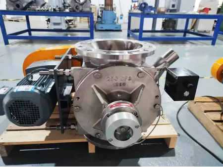 صمام دوار لنظام مناولة المواد الصلبة السائبة (لتنظيم تدفق المواد الصلبة السائبة) Rotary Valve