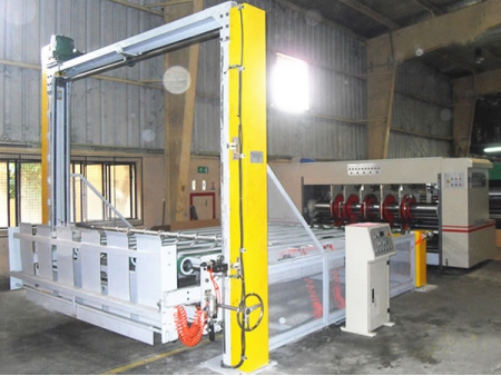 آلة تحزيز (سلوتر شق وعمل فتحات) دوارة أوتوماتيكية للكرتون المضلع