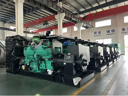 مولدات ديزل من 550 إلى 3000 كيلو فولت أمبير تعمل بمحرك كومنز مستورد   550-3000kVA Diesel Generator Sets Powered by Imported Cummins Engine