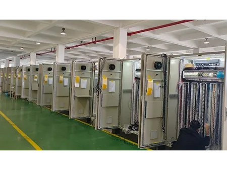 كابينة لوحة تحكم PLC مخصصة حسب الطلب PLC Control Panel