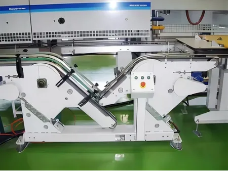 آلة تسوية أجسام العلب (تحويلها من الوضع الأفقي إلى الوضع العمودي) Can Body Upender (Can Up-Righter)