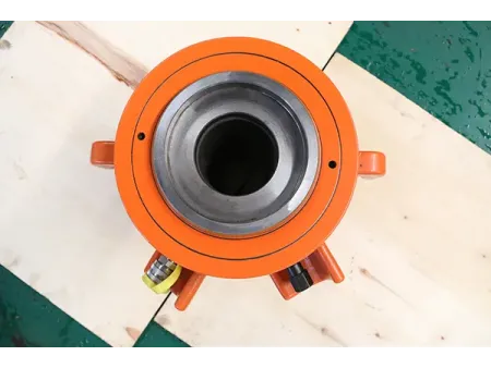 رافعة هيدروليكية بفتحة مركزية