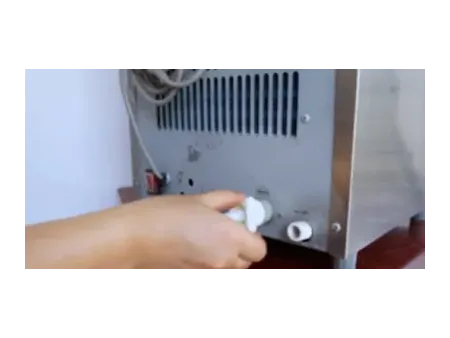 موزع الثلج الأوتوماتيكي