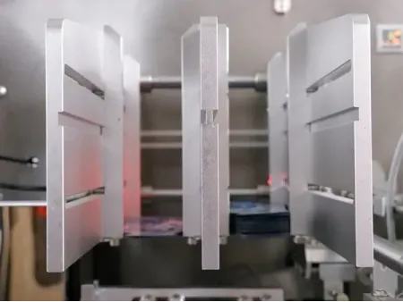 ماكينة تعبئة أكياس جاهزة ذات فوهتين