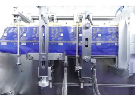 ماكينة تعبئة أكياس مسطحة HFFS ذات فوهة واحدة