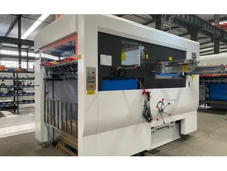 ماكينة القطع المسطحة بالقوالب نصف أوتوماتيكية