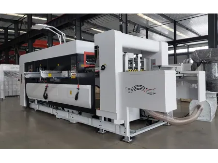 ماكينة القطع المسطحة الأوتوماتيكية بالقوالب