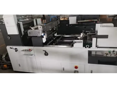 ماكينة تركيب الفتحات في صناديق الكرتون