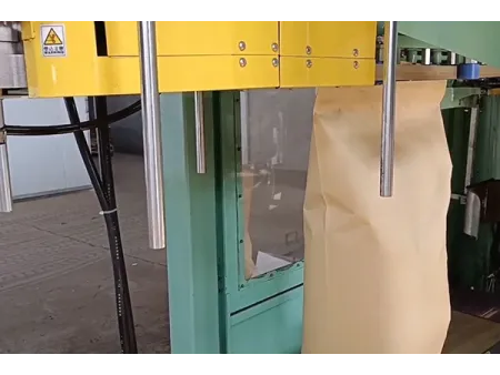 شريك نجاحكم في حلول التعبئة والتحميل الذكية، خبرتنا في خدمتكم لضمان استمرارية وتطور إنتاجكم تحت شعار 