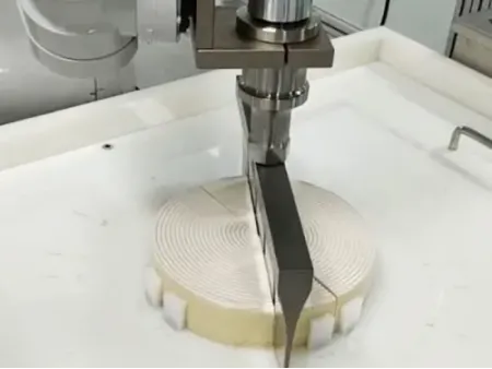 ماكينة تقطيع الكيك بالموجات فوق الصوتية CU600 Ultrasonic Cutting Machine