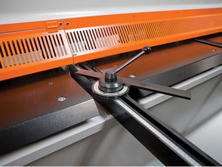 آلة القص الهيدروليكية CNC بإنحدار متغير