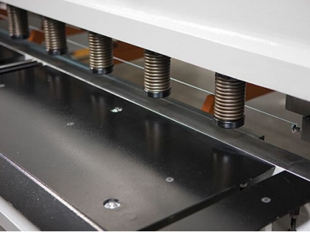 آلة القص الهيدروليكية CNC بإنحدار متغير