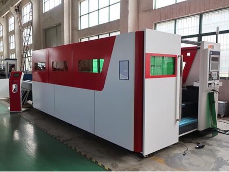 ماكينة قطع CNC فايبر ليزر ذات طاقة عالية 1KW~6KW