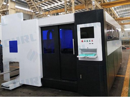 ماكينة CNC لقطع الفولاذ المقاوم للصدأ بألياف الليزر 4KW IPG