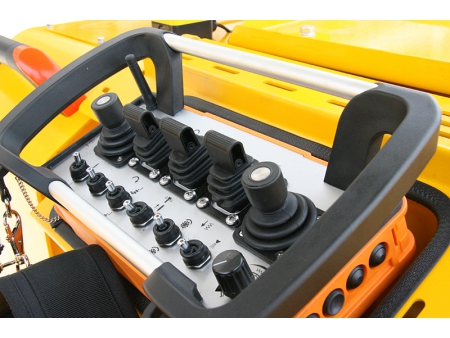 آلة هيدروليكية لحفر وتثبيت الصخور الكبيرة، HT92-D (الحد الأدنى لارتفاع المقطع العرضي: 2.8 متر)