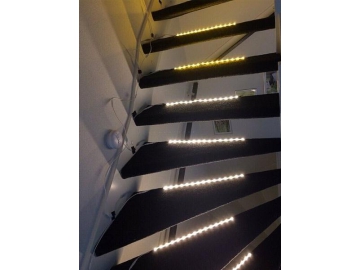 شريط إضاءة درجات السلم LED مع حساس الحركة
